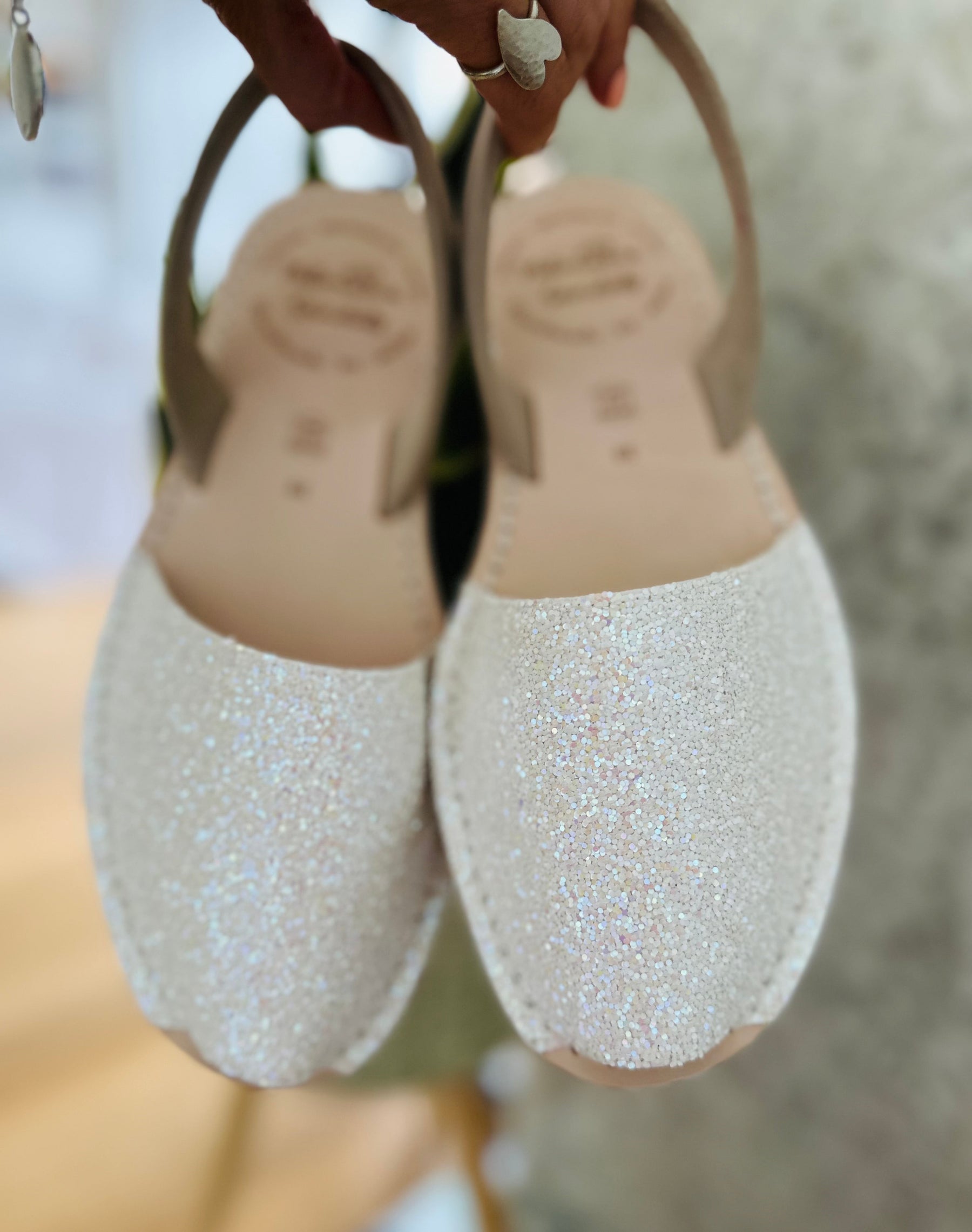 SAMPLE SALE Cream Glitter Avarcas size 39