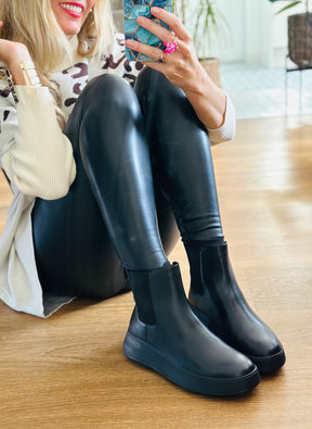 Fitflop Black Leather Chelsea Boots