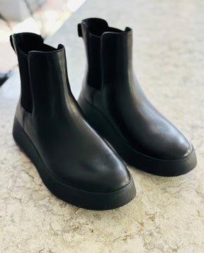 Fitflop Black Leather Chelsea Boots