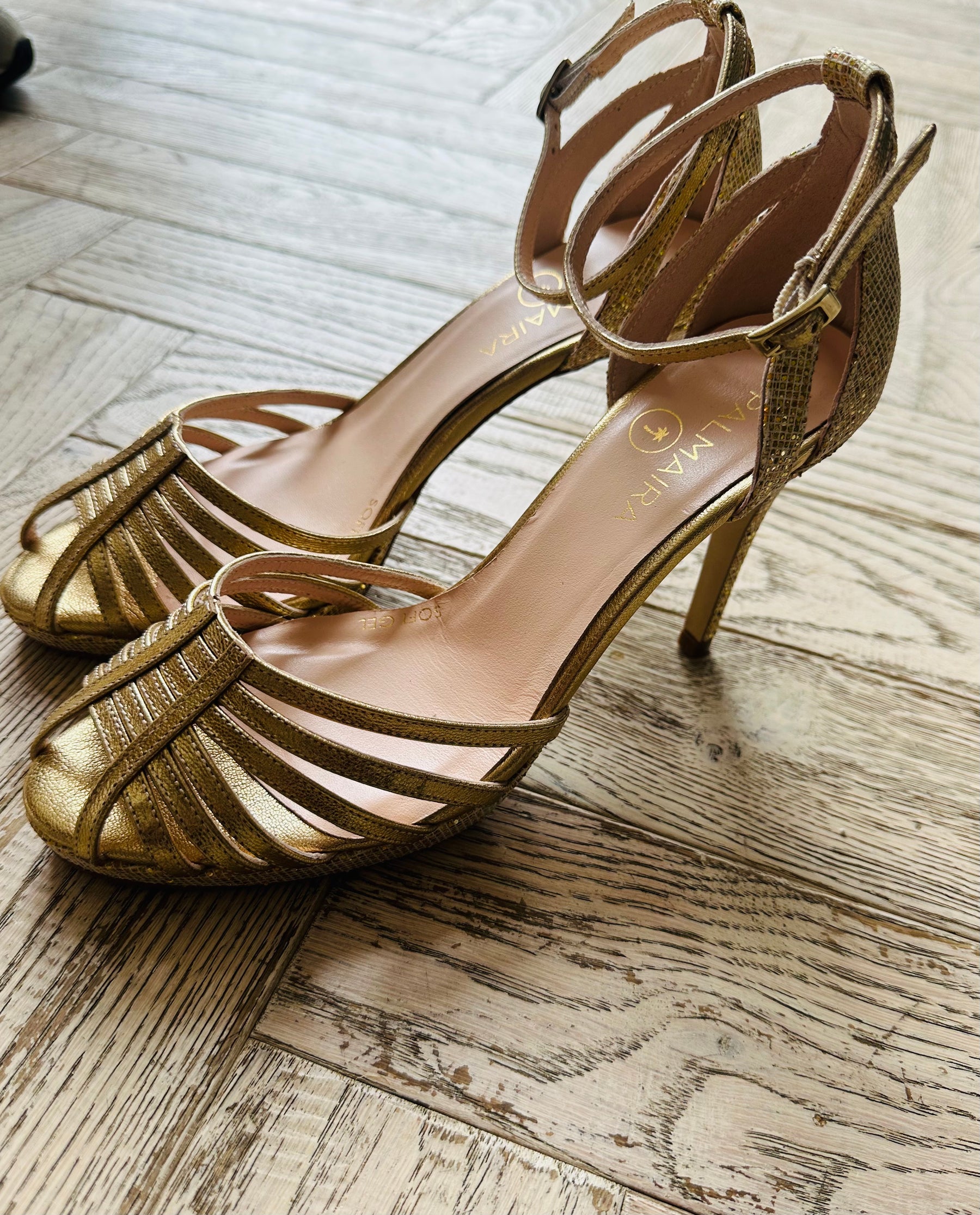 SAMPLE SALE Gold Strappy platform shoes SIZE 38/39