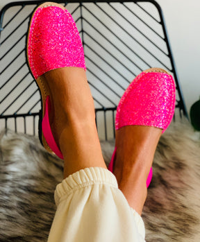 Bright neon pink glitter upper on a traditional menorcan avarca with a neon pink napa leather slingback heelstrap and flexible rubber sole.