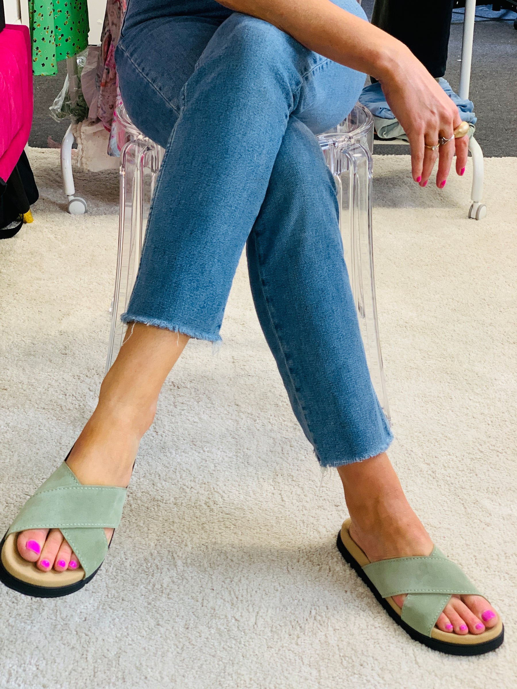 Nature ergonomic crossover slide in a soft khaki green with arch